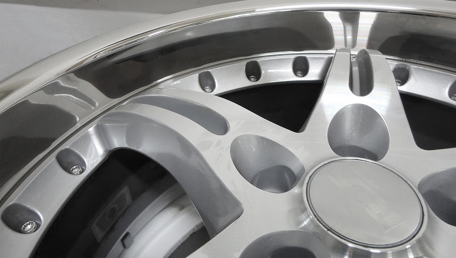 geschliffen und hochglanzpoliert